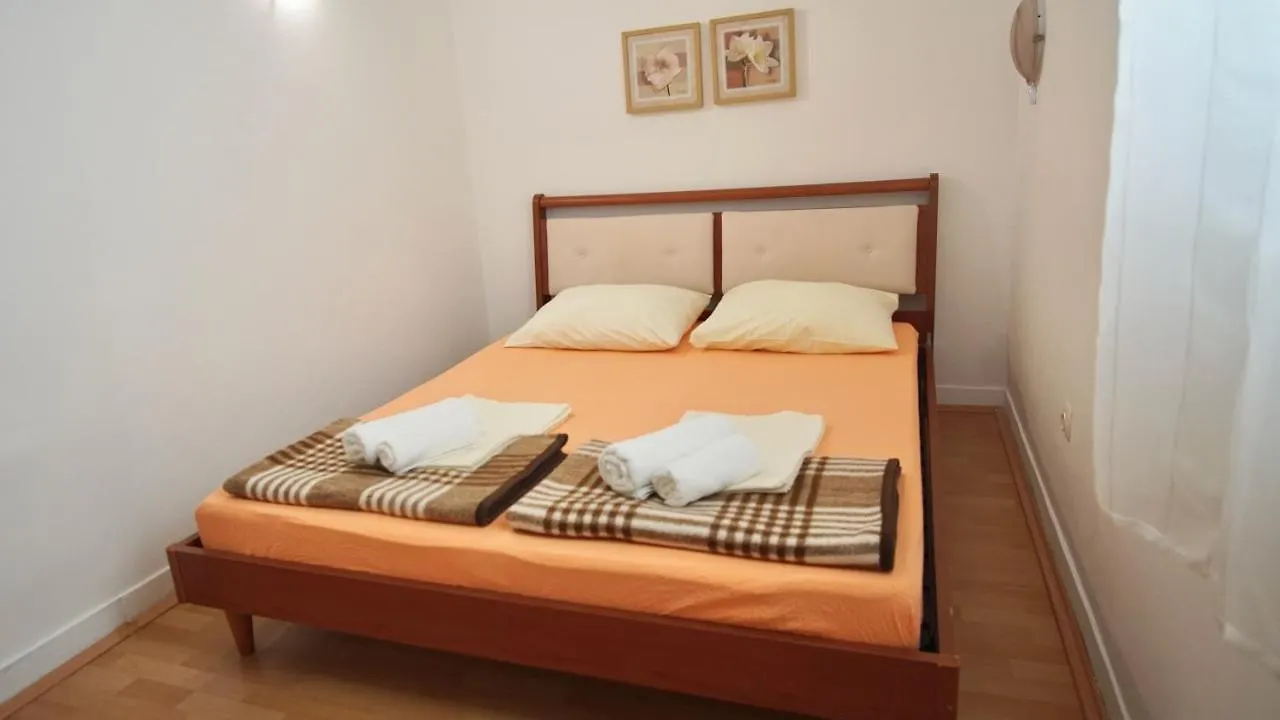 Apartments Victoria تروغير